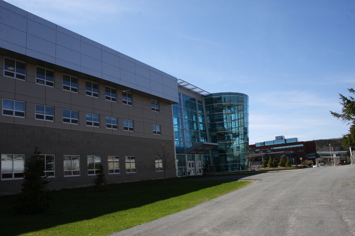 纽芬兰纪念大学世界排名多少名?在加拿大排第几?