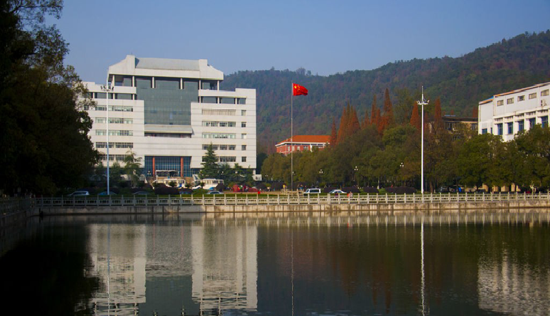 听说中南大学图书馆不仅奢华而且很火爆,这是真的吗?